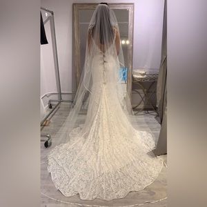 Paloma Blanca Wedding Gown - Size 10 BRAND NEW NEVER WORN